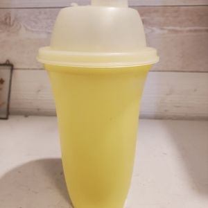 Vintage Tupperware drink Shaker bottle missing‎ top